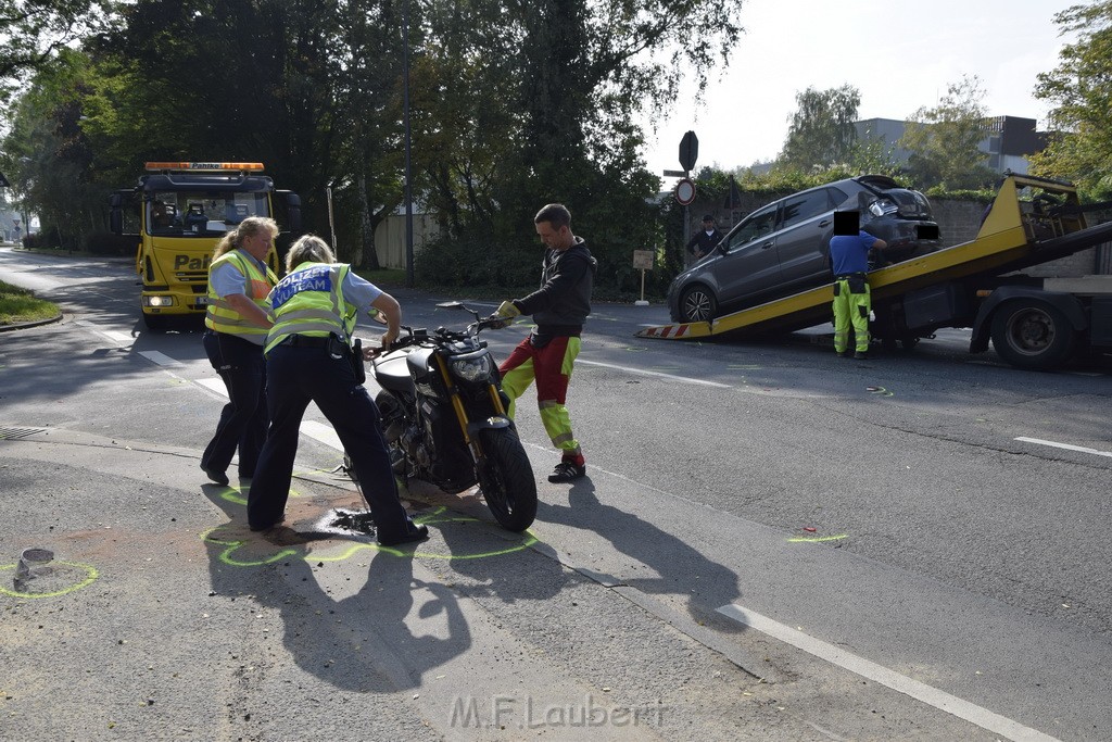 Schwerer Krad PKW Unfall Koeln Muelheim Am Springborn Cottbuserstr P137.JPG - Miklos Laubert